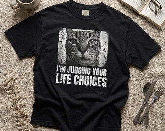 Maglietta divertente con meme di gatti, maglietta grafica sarcastica con gatto, "Sto giudicando le tue scelte di vita", maglietta vintage con gatto Comfort Colors, regalo alternativo per amanti dei gatti