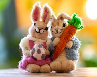 Pareja de conejos de lana: adorables figuras de Pascua únicas y hechas a mano
