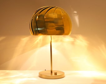 IRIS TABLE LAMP - Large Brass: Modern Lamp | Led Lamp