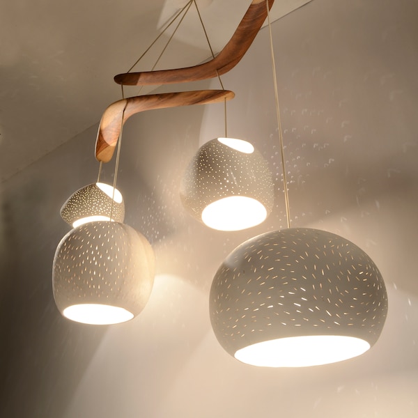 CLAYLIGHT BOOMERANG XL Skulpturale Kronleuchter aus Keramik | Moderne vierflammige Pendelleuchte