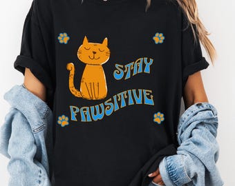 Camiseta "Stay Pawsitive Cat": algodón teñido en prenda, regalo para amantes de los animales