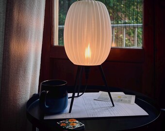 Lampa stołowa Velia, nowoczesny design, wydrukowana w 3D z tworzywa sztucznego pochodzącego z recyklingu - LED E14