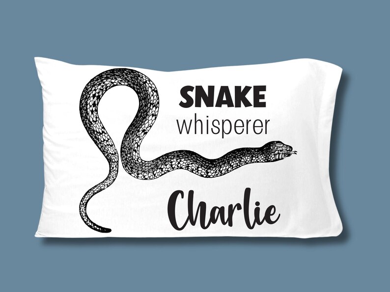 Taie d'oreiller serpent personnalisée, taie d'oreiller en python avec nom, literie personnalisée herpétologie Snake Whisperer, décoration de chambre à coucher, serpents, vintage image 2