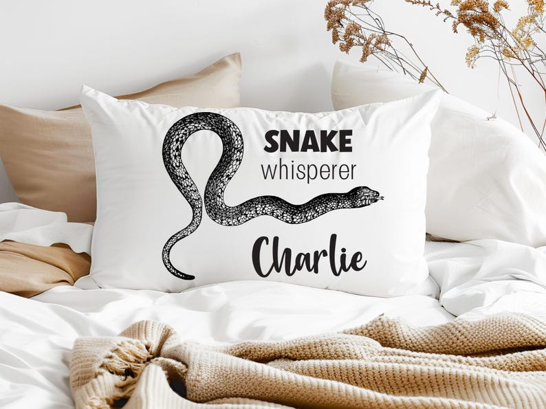 Taie d'oreiller serpent personnalisée, taie d'oreiller en python avec nom, literie personnalisée herpétologie Snake Whisperer, décoration de chambre à coucher, serpents, vintage image 3