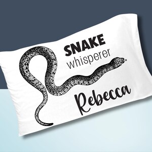 Taie d'oreiller serpent personnalisée, taie d'oreiller en python avec nom, literie personnalisée herpétologie Snake Whisperer, décoration de chambre à coucher, serpents, vintage image 6