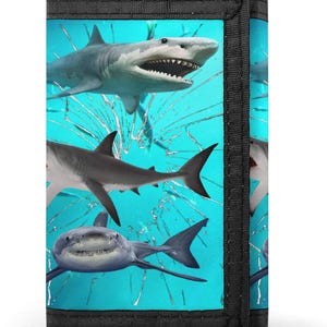 Cartera de la película Tiburón Gran Blanco / Diseño de tres pliegues y llavero oculto / Regalo para fanáticos del terror submarino