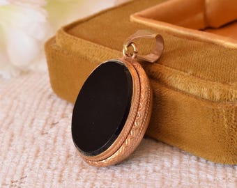 Colgante antiguo victoriano ovalado con relicario, cabujón negro chapado en oro, joyería de estilo luto de los años 1880-1900, collar con relicario para fotos.
