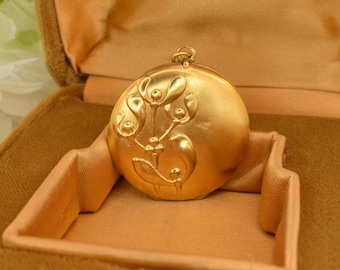Antikes Jugendstil-Medaillon mit Goldfüllung, Mistelblüten-Repoussé-Anhänger, französisches rundes Foto-Medaillon 28 mm