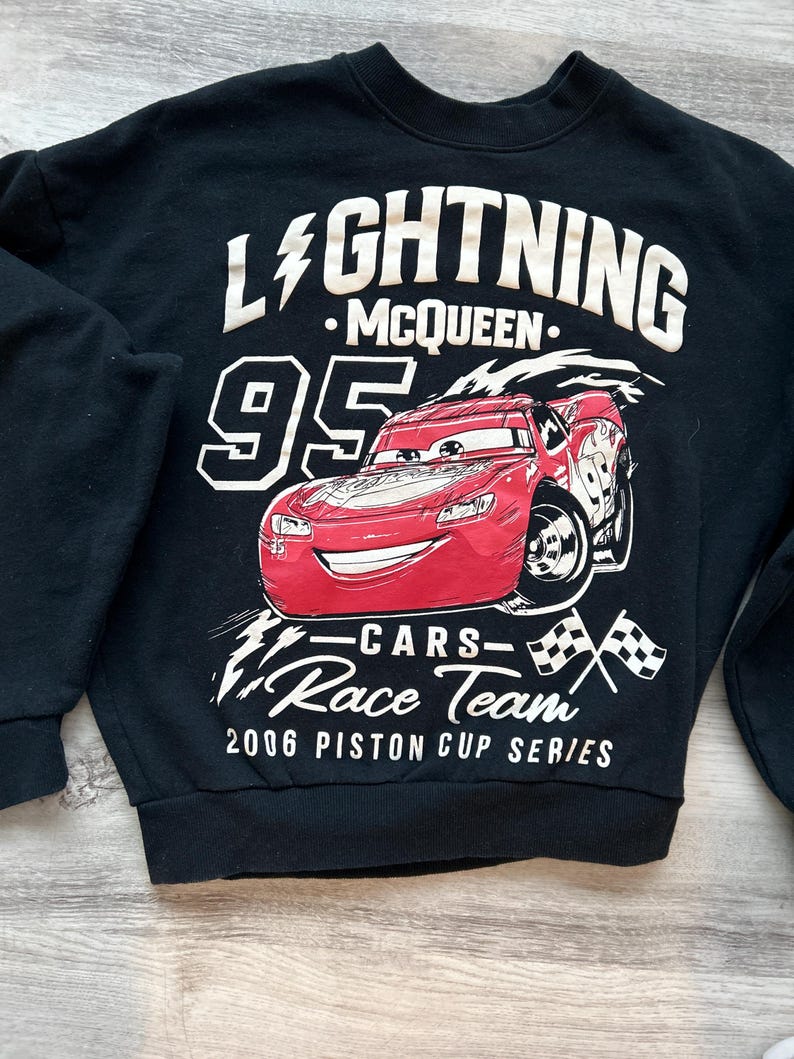 Sudadera negra de cuello redondo Rayo McQueen de Disney Pixar Cars (talla XS) imagen 1