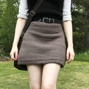 Moss Stitch Mini-Skirt Crochet Pattern, Includes Belt Loops, PDF (english), Size Inclusive