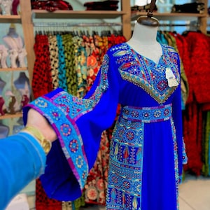 Luxury Hand-Embroidered Thobe – Vibrant Beaded Designs