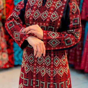 Traditional Palestinian Embroidered Thobe for Women-Handcrafted Cultural Dress