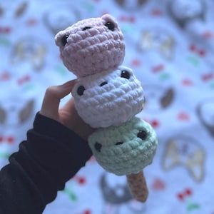 Rana Dango de ganchillo de peluche, sapo amigo hecho a mano, linda ranita redonda apilada, animal de peluche, rana amigurumi, rana de sushi, regalo, idea de rana mochi, compañero de escritorio