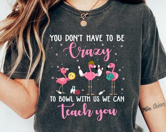 ボウリングをするのにクレイジーになる必要はありません。私たちが教えます。Tシャツ、面白いフラミンゴのボウリングシャツ、ボウリングスウェットシャツ、かわいいボウリングチームギフト