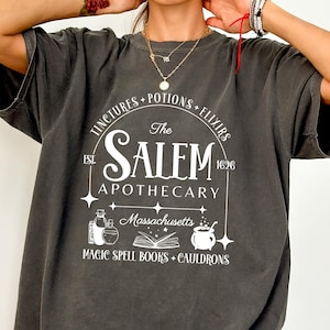 Camiseta de Halloween de Salem Apothecary, camiseta de Salem Witches, camiseta retro de Halloween, camiseta gótica de Halloween, regalo de bruja de Halloween