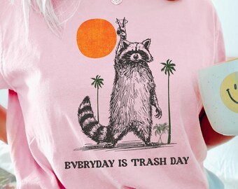 Everyday Is Trash Day Raccoon Comfort Tee, Retro Raccoon Tshirt, Cool Style Raccoon Shirt, Estetyczna koszula dla kobiet