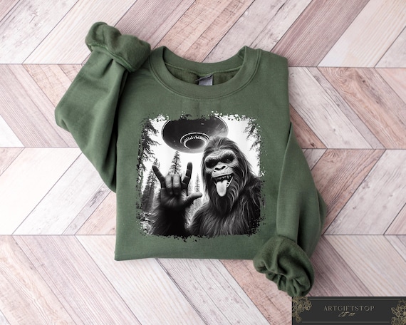 Big Foot UFO Sweatshirt, Big Foot T-shirt, Retro UFO Shirt, Funny Alien Sweater, Cute Sasquatch Tee, Space Crewneck, 90s Big Foot Lover Gift