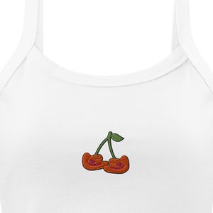 Cowboyhoeden met kersengeborduurde coquette western tanktop met dikke banden