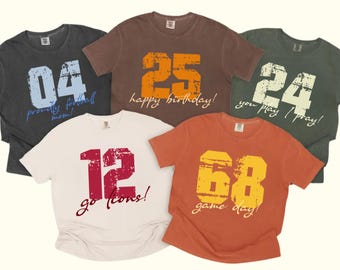Benutzerdefinierte Distressed Number Comfort Farben T-Shirt, personalisiertes Geburtstag T-Shirt