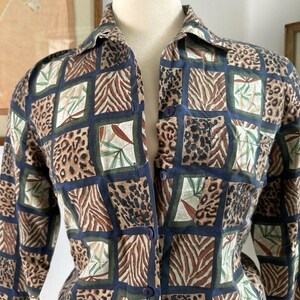 Camicetta vintage in seta con stampa animalier: camicia retrò anni &#39;80