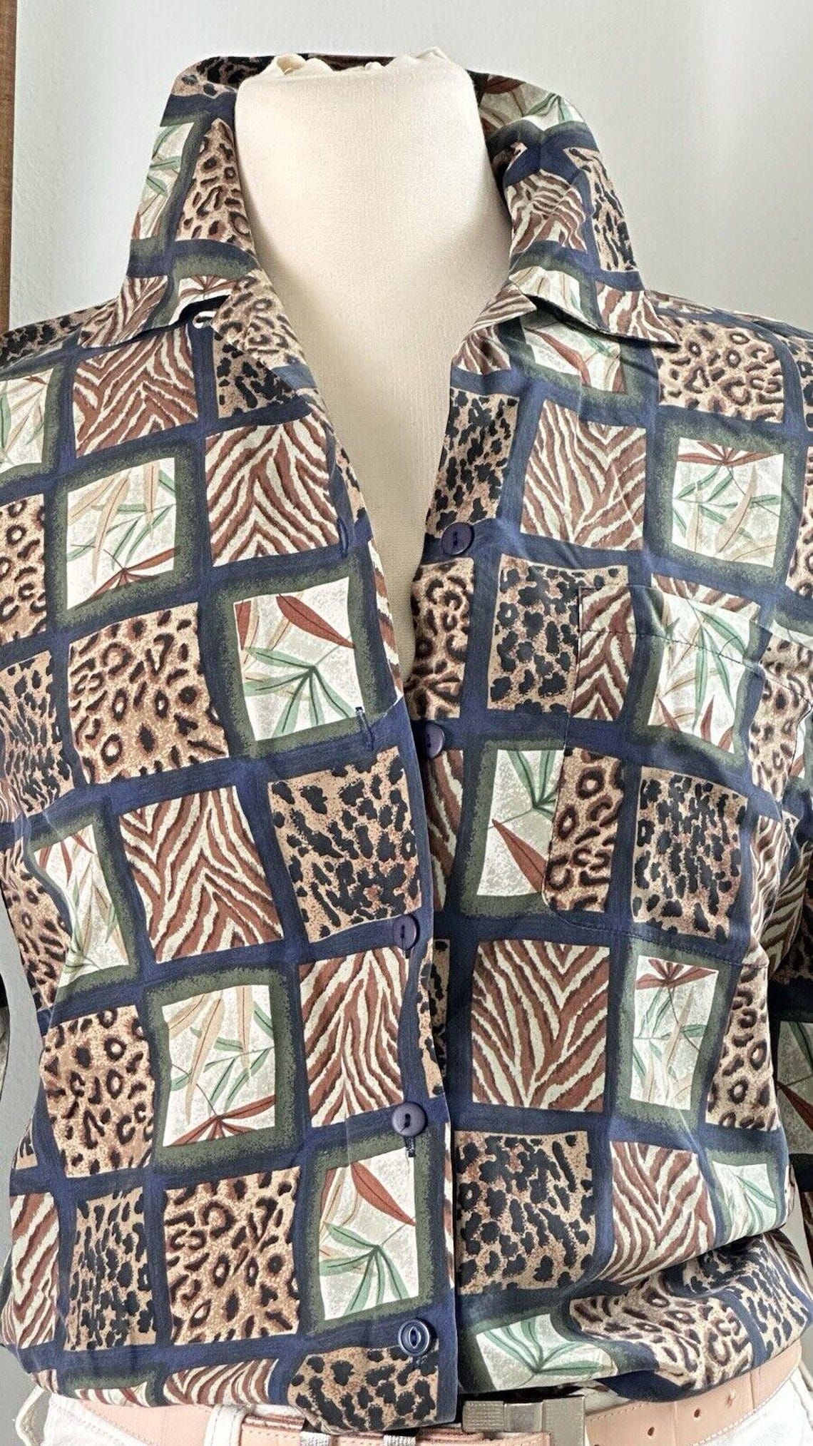 Vintage Silk Animal Print Blouse: 80s Retro Shirt, foto 3 di 5