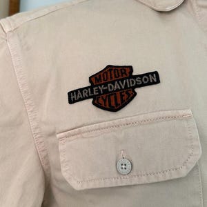 Harley-Davidson Men&#39;s Beige Cotton Twill Shirt: Laser Cut Graphic, Size Small