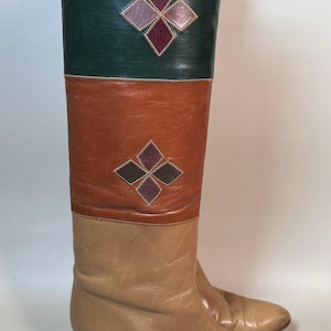 Vintage Joan en David Couture leren laarzen | Maat 7,5 | Groen-bruine kniehoge designerlaarzen | Elegante, in Italië vervaardigde leren schoenen