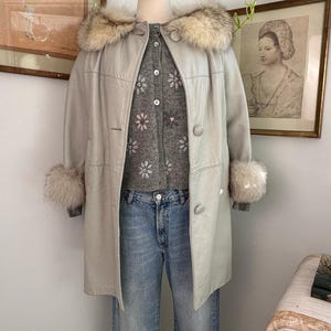 Vintage Cream Leather Coat: Women&#39;s Fox Fur Trim Winter Jacket