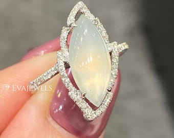 Unieke stijl marquise geslepen halo maansteen verlovingsring met halve eeuwigheid band, geelgouden marquise geslepen maansteen trouwring voor vrouwen