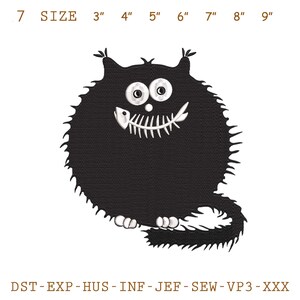 Può includere: Ricamo di gatto nero e soffice con una lisca di pesce in bocca. Il gatto ha grandi occhi rotondi e un'espressione sorridente. Il design include il testo "7 SIZE 3" 4" 5" 6" 7" 8" 9"" e "DST-EXP-HUS-INF-JEF-SEW-VP3-XXX".