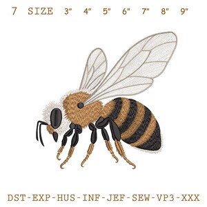 Puede incluir: Un diseño de abeja bordada con alas detalladas, un cuerpo difuso y rayas negras y marrones. La imagen incluye opciones de tamaño de 7.6 cm a 22.9 cm e información del tipo de archivo. La abeja se representa de perfil.