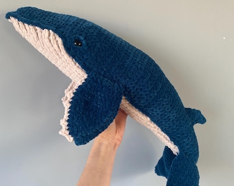 Peluche baleine géante au crochet - Hugo la baleine à bosse - Sur commande - Animal en peluche - Amigurumi
