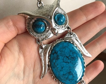 Big Retro Faux Turquoise Owl Pendant Necklace