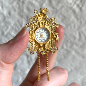 Working Vintage Regent Gold Tone Rhinestone Cuckoo Clock Watch Pin Pendant