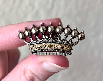 Vintage ART Crown Lapel Hat Backpack Pin