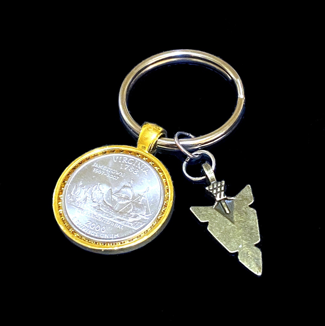 State Quarter Coin Keyring With Arrowhead Charm and Gold Toned Bezel