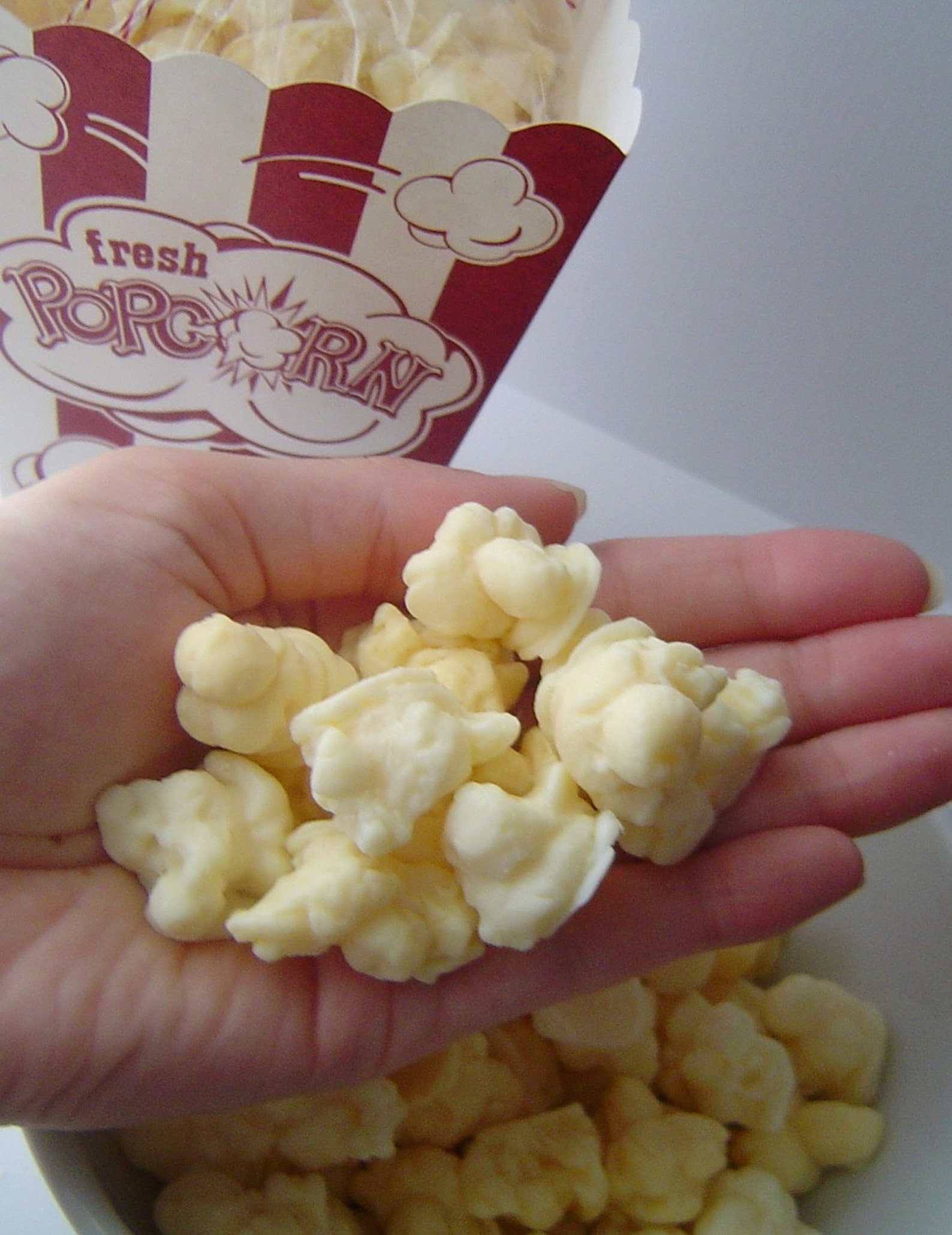 fresh-buttered-popcorn-gift-set-soap-large-vintage-box-etsy