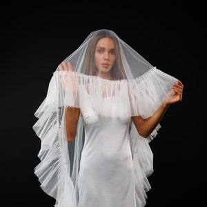 Ruffle Wedding Veil Veil with Ruffle trim Blusher Two-tiered veil with ruffles along the edge of tulle Modern bridal Veil Frill edge veil
