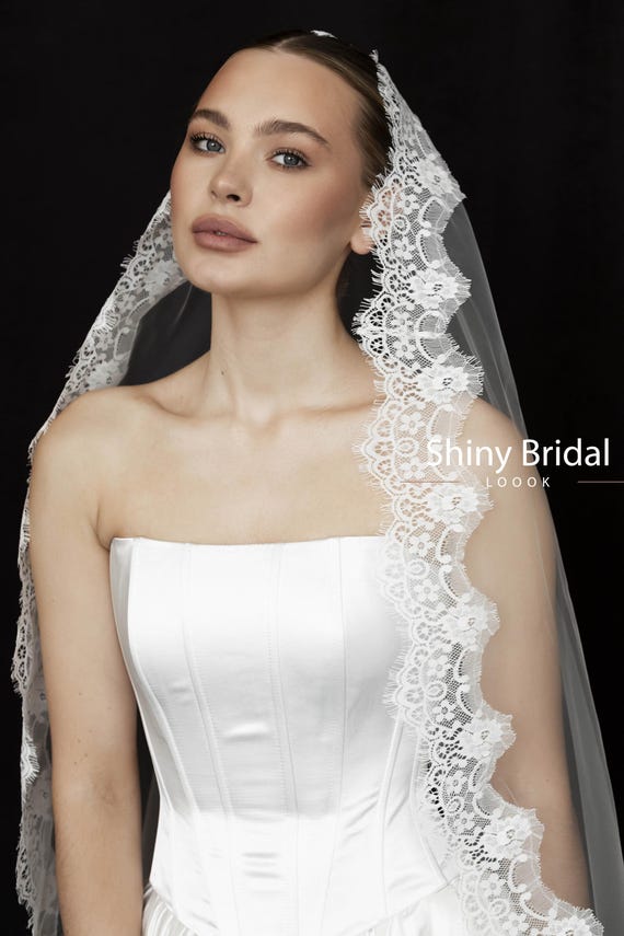 Elegant Lace Chapel Wedding Veil with Scalloped Edge - White Scalloped Lace Royal Cathedral Wedding Veil 4685V main image 4