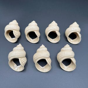 Vintage handgemachte Keramik Strand Muschel Design Serviettenhalter - Set von 7 - Künstler signiert