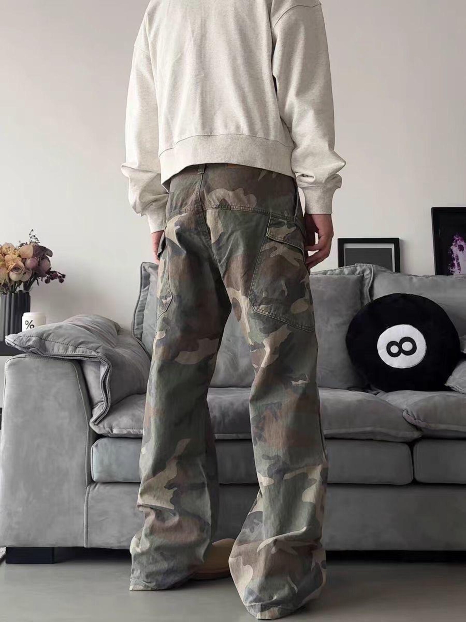 Irregular Pleated Worn Jeans Men And Women