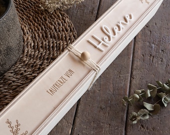 Kerzenbox für Taufkerze aus Holz personalisiert - Taufe Geschenk Mädchen Junge mit Blumengravur, Aufbewahrungsbox mit Name, Kommunion, Baby