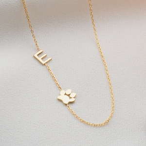 Kette mit Pfoten und Buchstaben Kette und Herz Silber Personalisierte Hundekette Pfote seitliche Buchstaben Kette Katzen Pfoten Muttertag