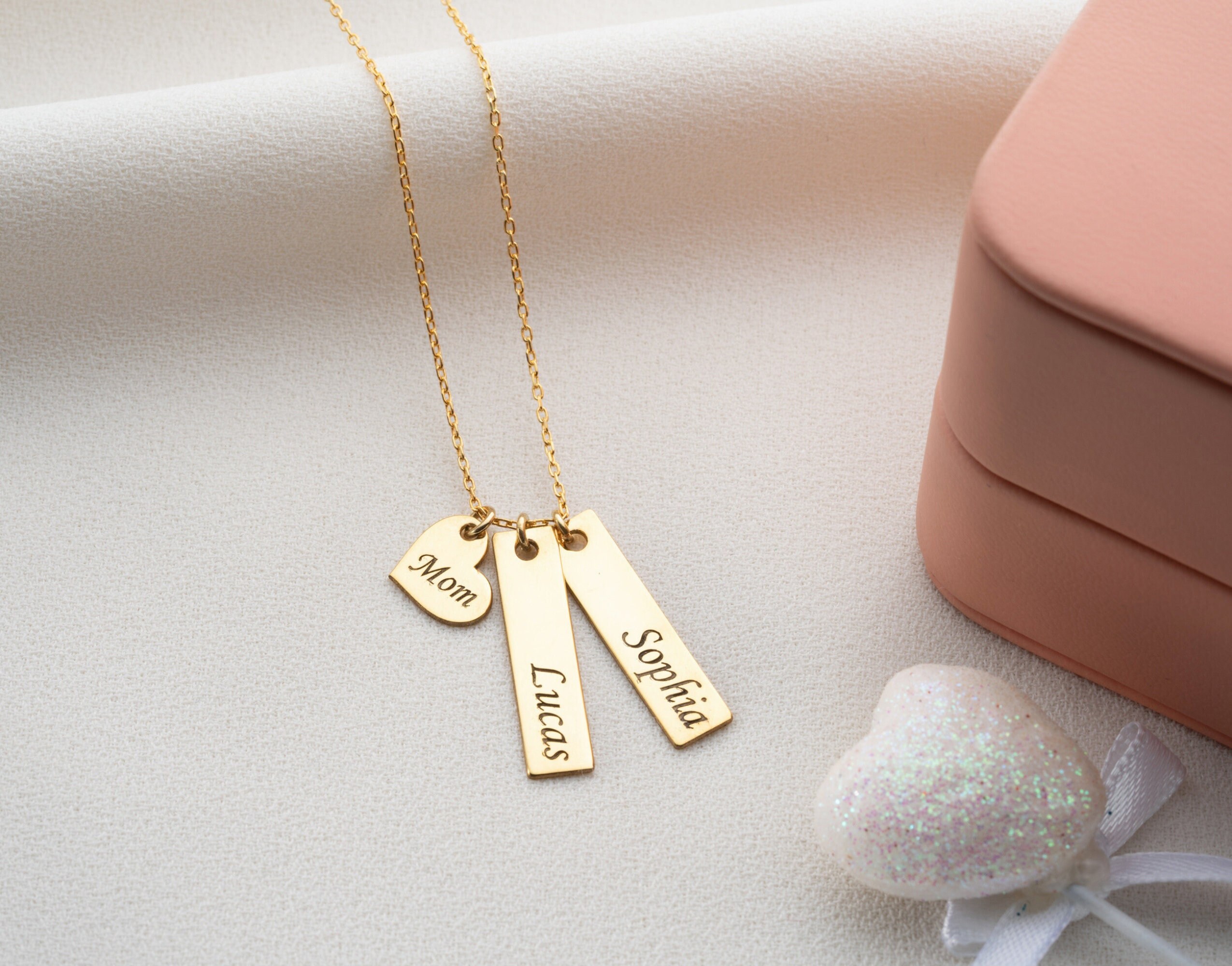 Personalized bar necklace vertical multiple name necklace family names necklace with heart pendant engraving gold bar chain pendant Valentine