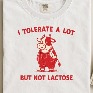Meme engraçado de intolerância à lactose de vaca PNG: design sarcástico Y2K (download digital)