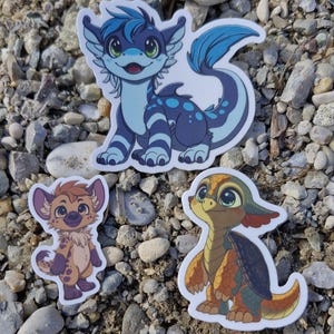 Niedliche Sticker Hyäne, Schildkröte, Orca Wesen. Auf Vinyl Gedruckt und konturgeschnitten