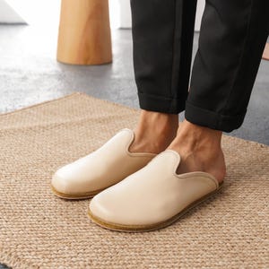 Beige Barfußsandalen für Herren - Weiches Leder, breite Zehenfreiheit, flexible Sohle, leicht und atmungsaktiv für natürlichen Komfort