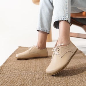 Beige Leather Oxford Shoes Women – Zero-Drop Barefoot Flats – Wide Toe Minimalist Style – Handmade Lace-Up Shoes for Natural Comfort