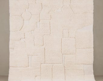 Handmade White Moroccan Wool Rug: Beni Ourain Geometric Design