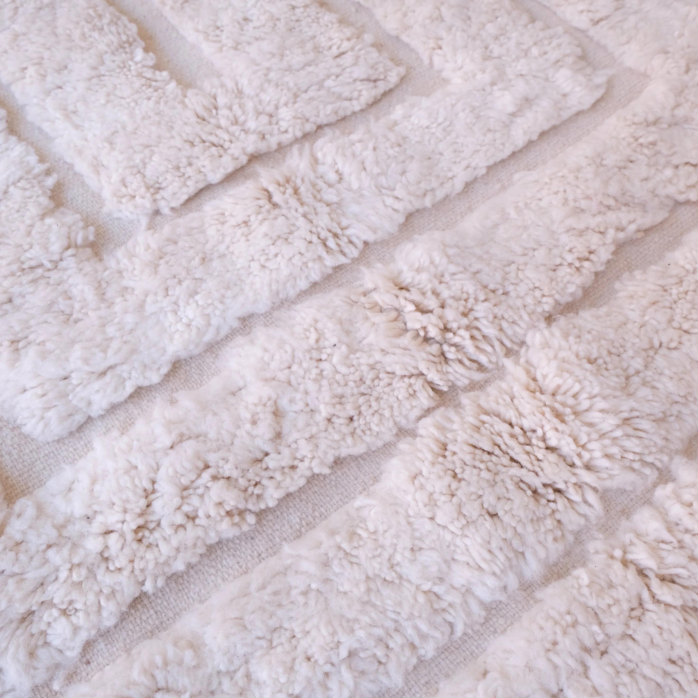 Handwoven White Wool Berber Rug, Raised Concentric Lines, Beni Ourain ...